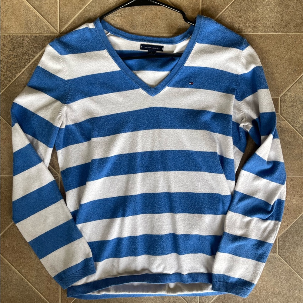Tommy Hilfiger Women
V-Neck Sweater